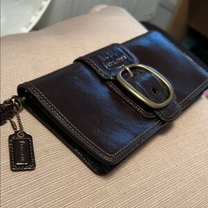 Elegant COACH VINTAGE Brown PATENT Leather Clutch WITH STRAP